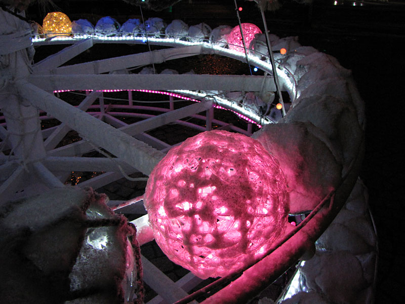 小樽ロングクリスマス2011「浮き玉ツリー」